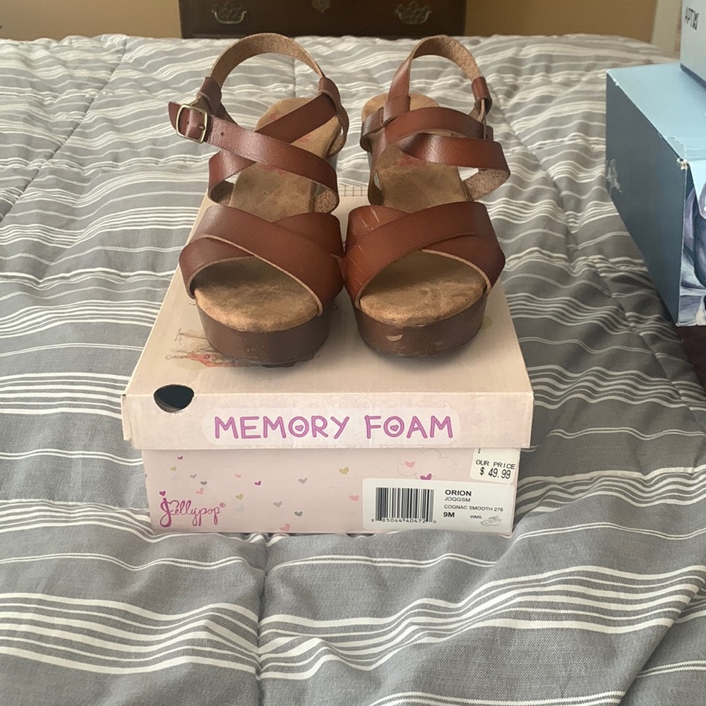 Jelly pop memory foam cognac smooth heels/ sandals Size 9m